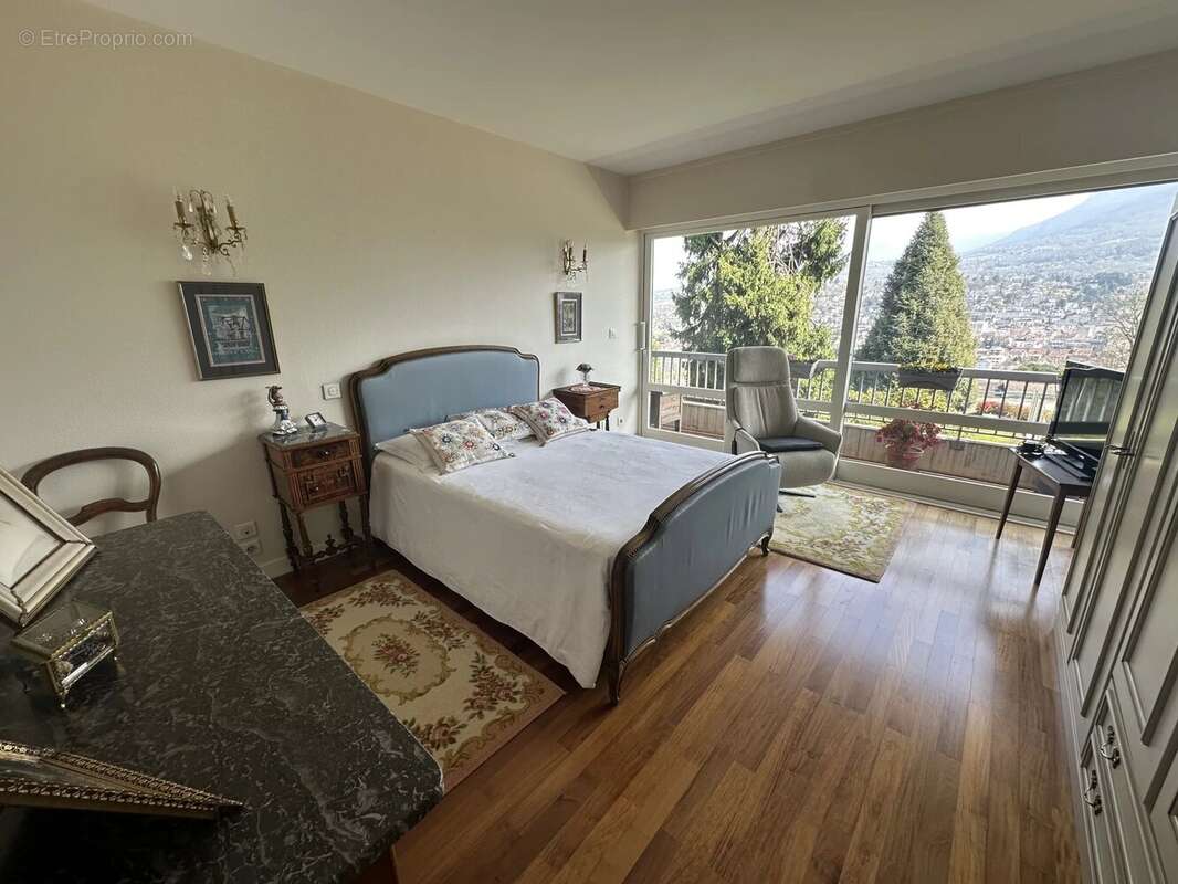 Appartement à AIX-LES-BAINS
