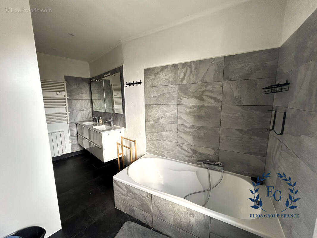 Maison à POURRIERES