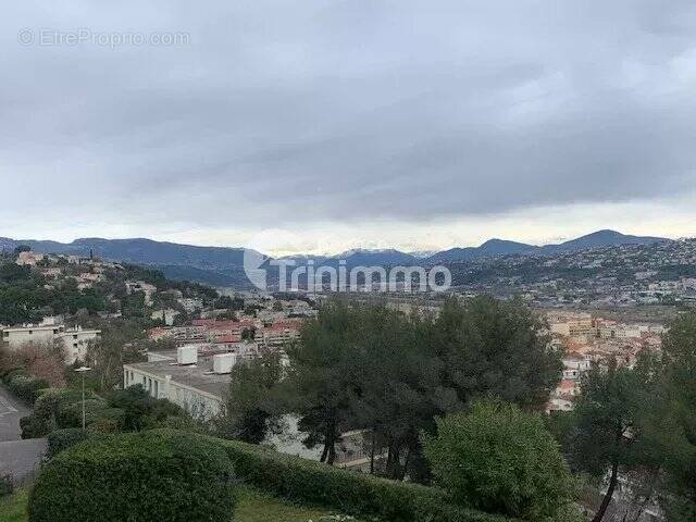 Appartement à SAINT-LAURENT-DU-VAR