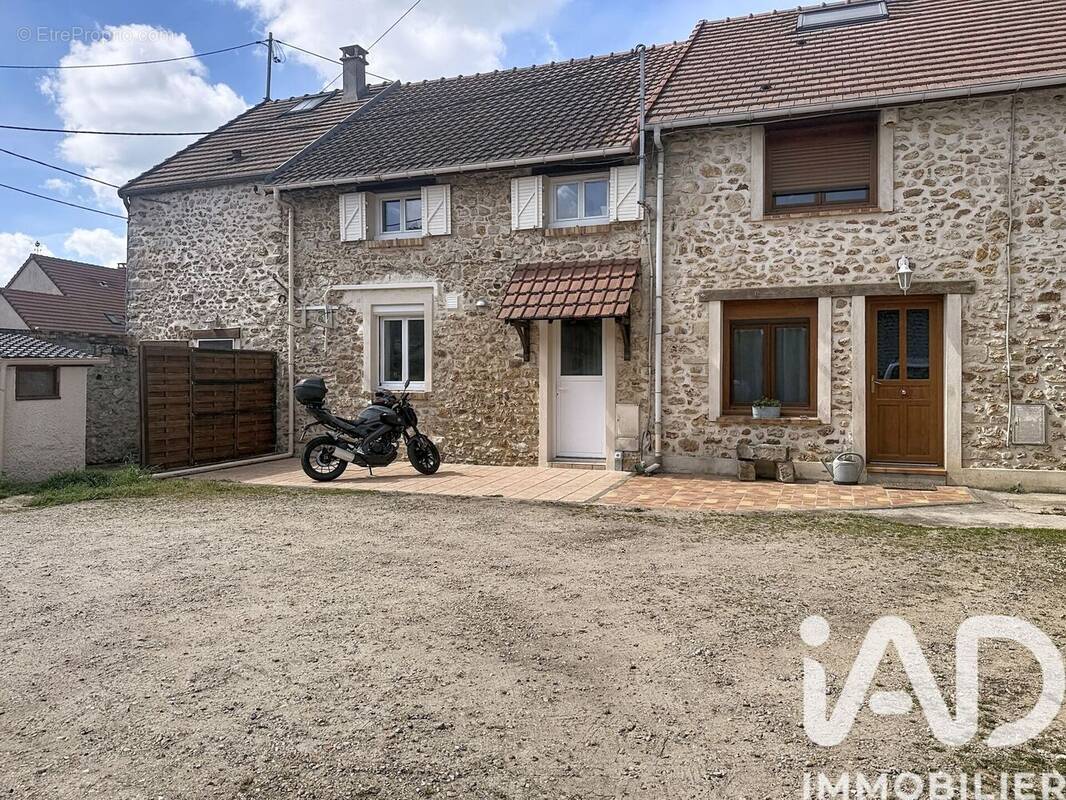 Photo 1 - Maison à CHEVANNES