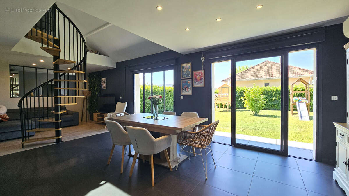 Maison à SAINT-GENIX-SUR-GUIERS