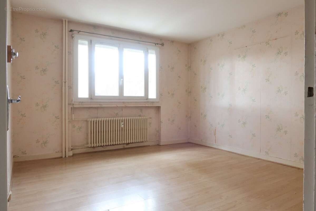 Appartement à LE CHAMBON-FEUGEROLLES
