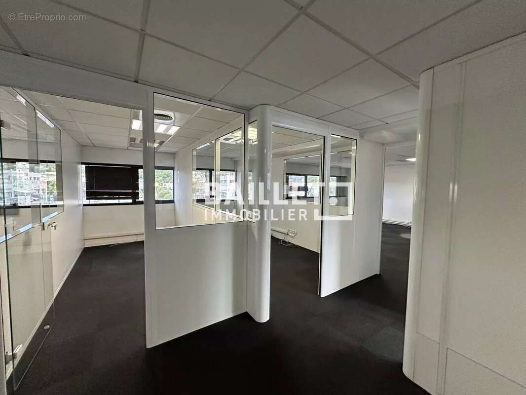 Commerce à VILLENEUVE-LOUBET