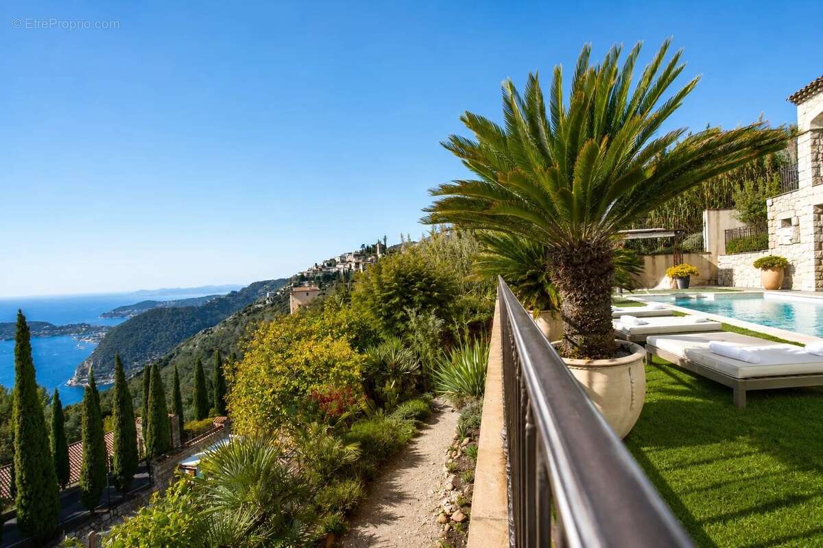 Eze "village" - propriété de 2 villas 450m²  piscine  vue mer - photo 6