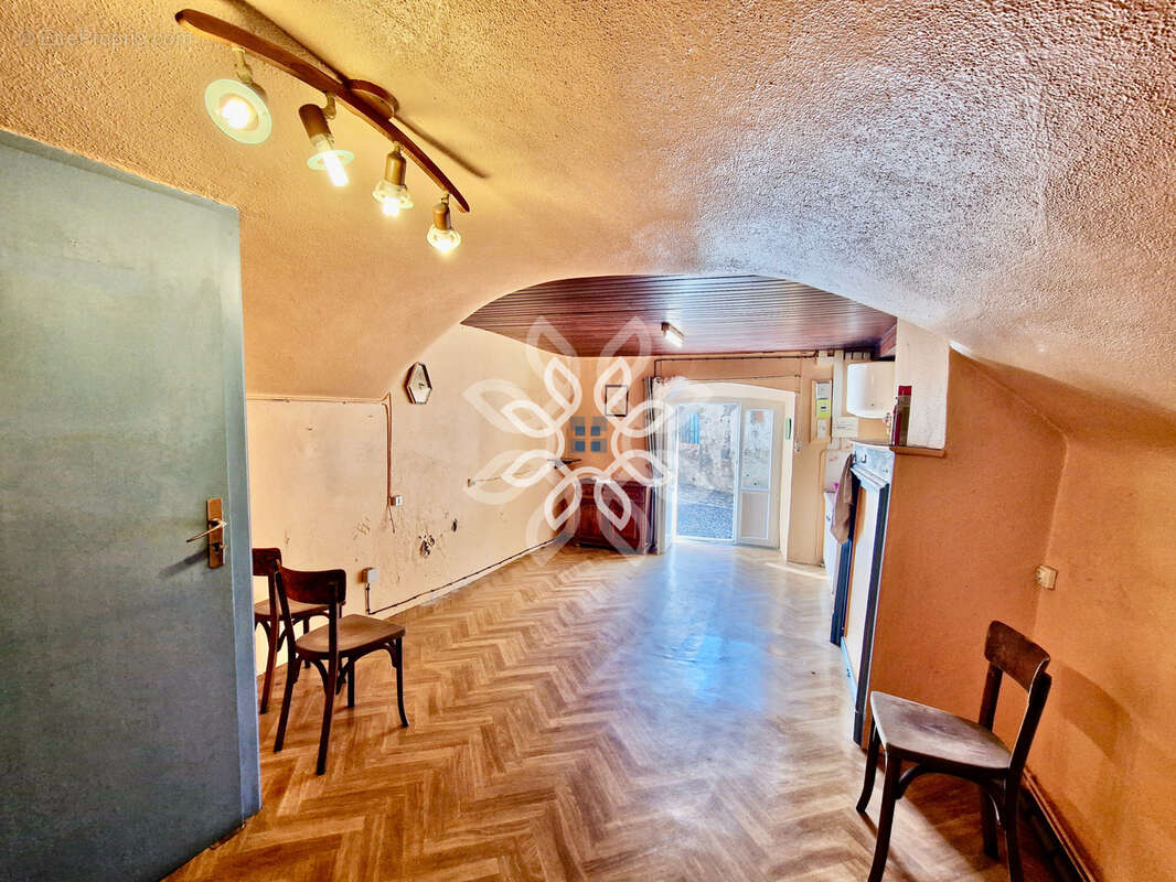Maison de bourg à rénover - photo 2