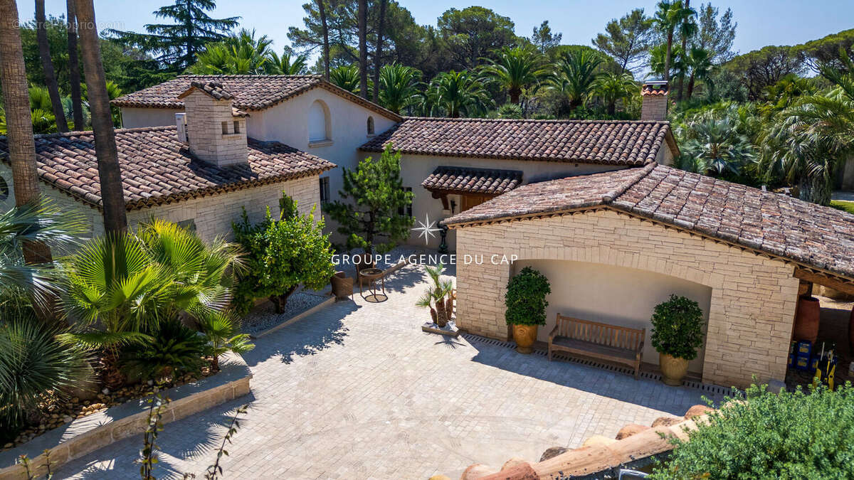 Magnifique villa en pierres au coeur des golfs avec piscine - photo 16