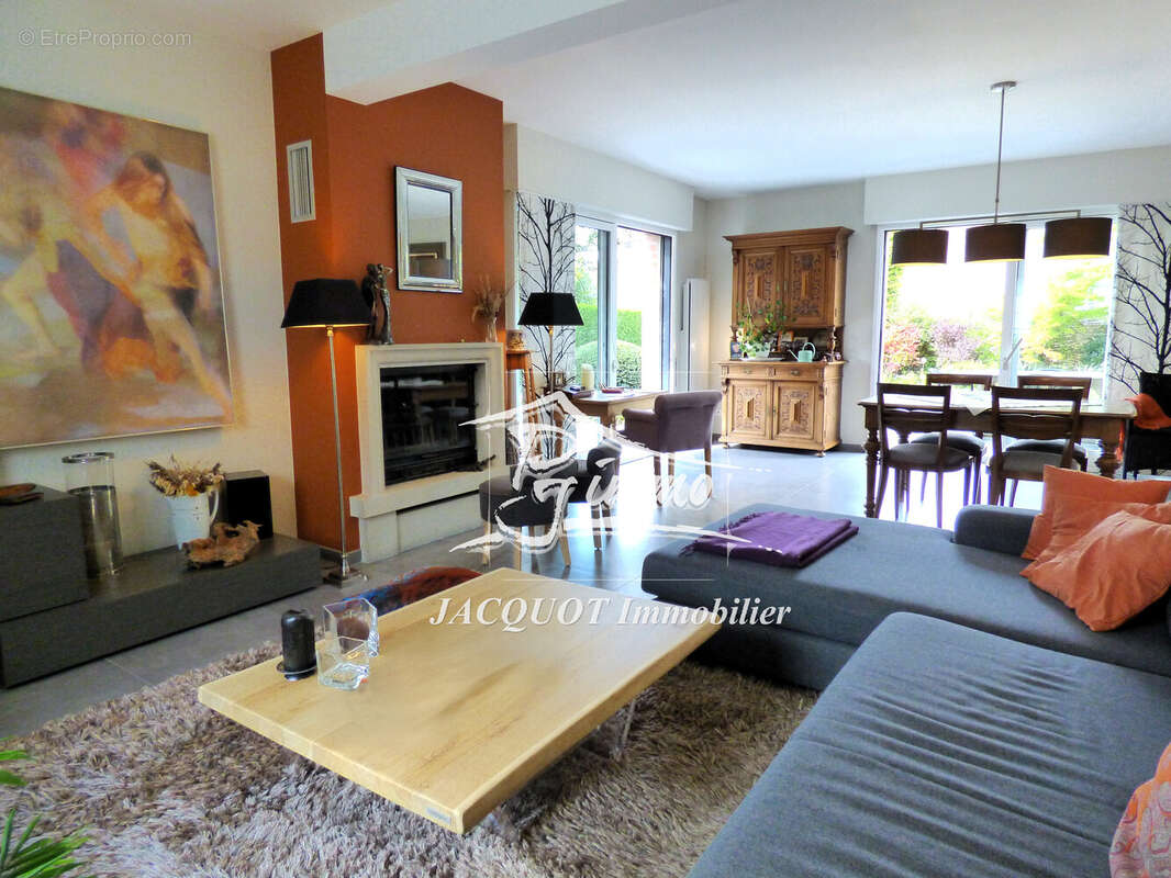 Maison à NEUVILLE-EN-FERRAIN