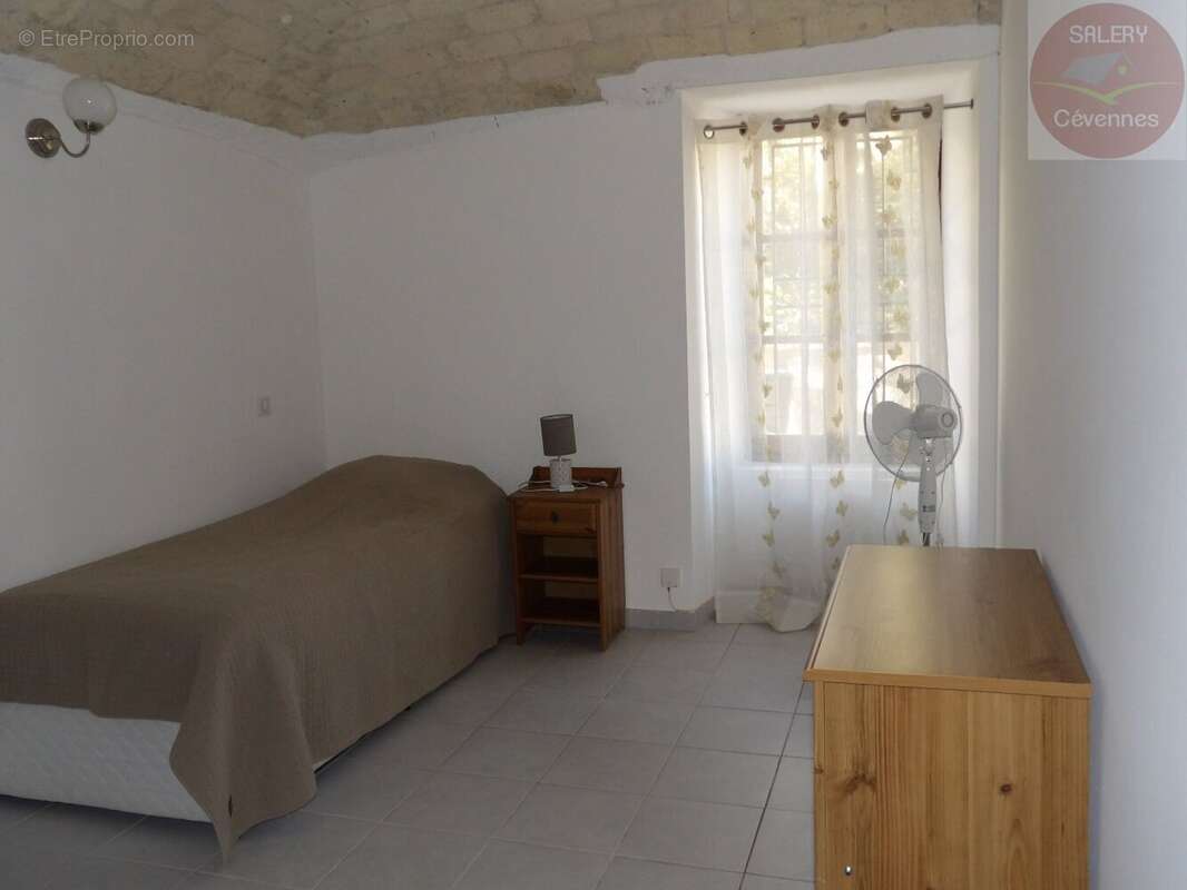 Appartement à CANAULES-ET-ARGENTIERES