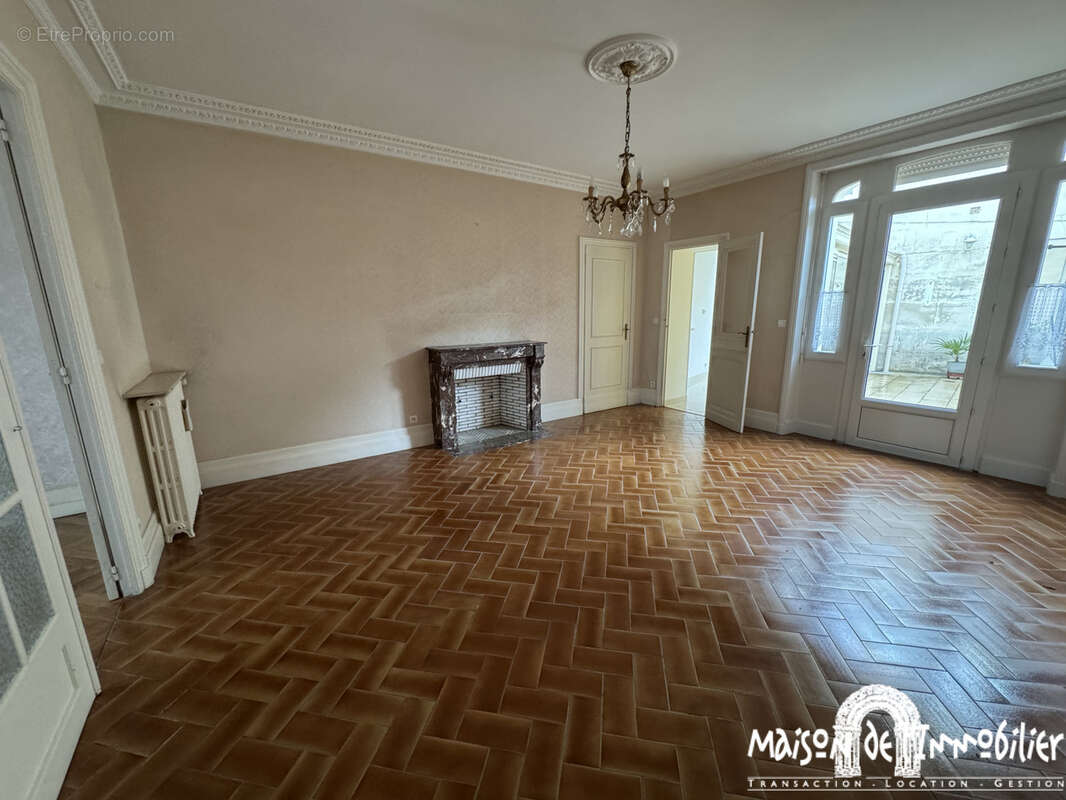 Maison à COGNAC