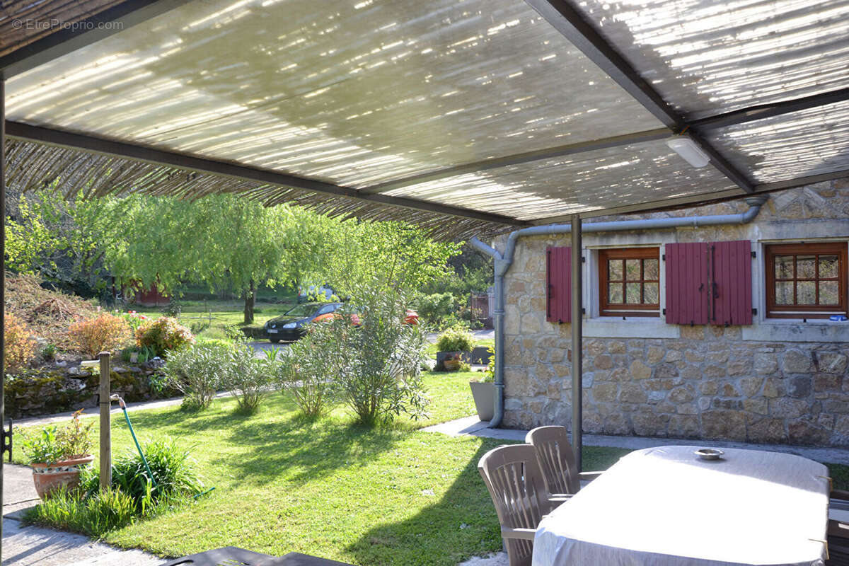 Proche les Vans beau Mas de 220 m² avec gites sur3.7 hectares de terrain - photo 8