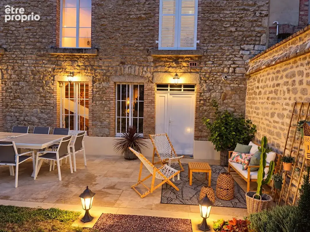 Alençon . Maison de caractère de 212 m², huit chambres et jardin paysager - photo 2