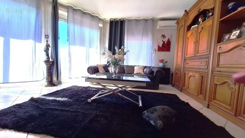 Appartement à MARSEILLE-4E