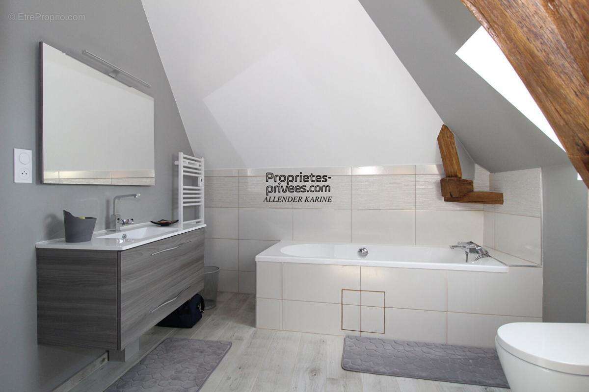 Maison à VILLENEUVE-L&#039;ARCHEVEQUE