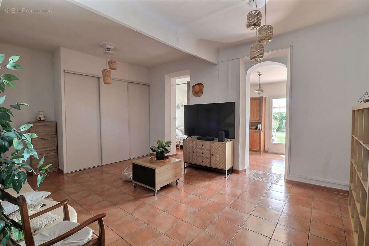 Maison en pierre ! secteur "les routes" toulon ouest 4 pièce(s) 90 m2 - photo 4