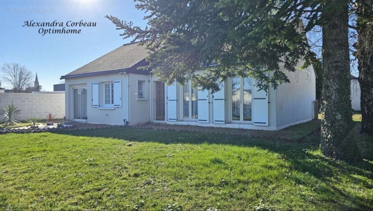 Noyant centre – Plain-pied 3 chambres, jardin sans vis-à-vis et garage de 35 m² - photo 2