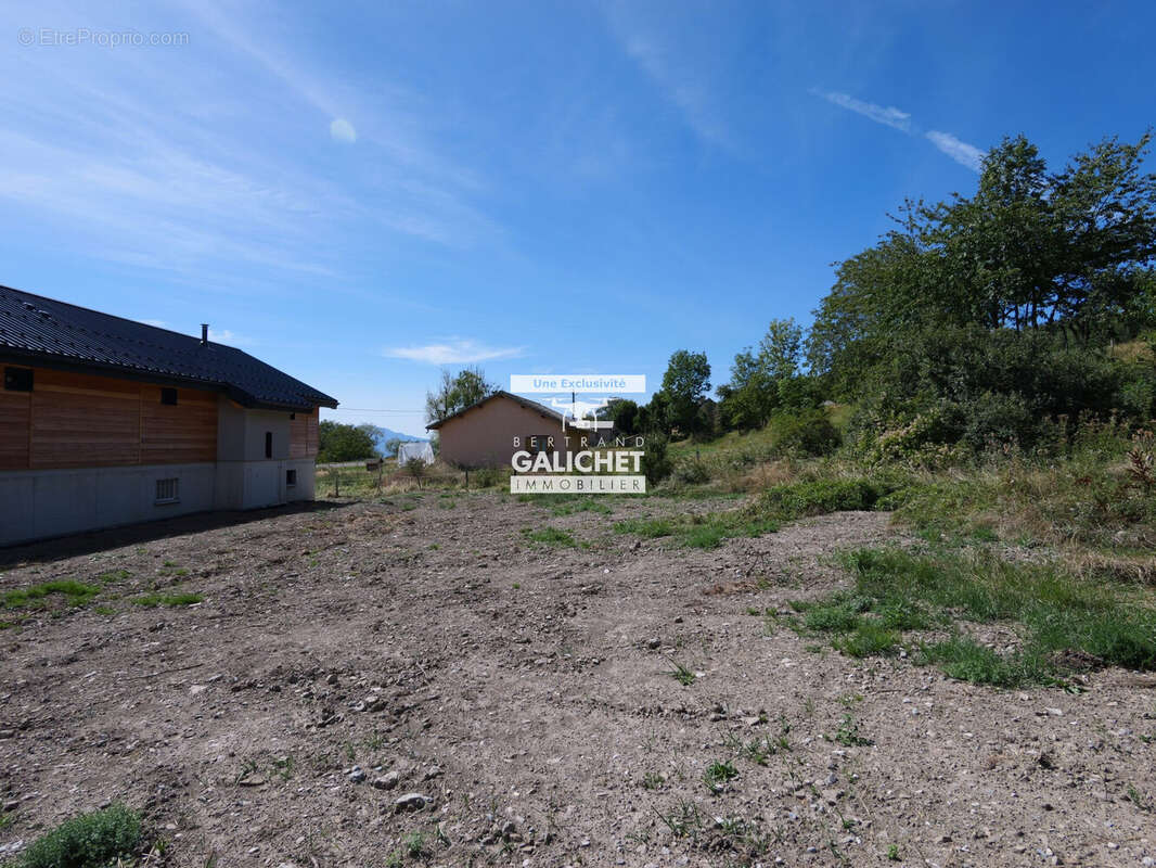 Terrain à LA BATIE-NEUVE