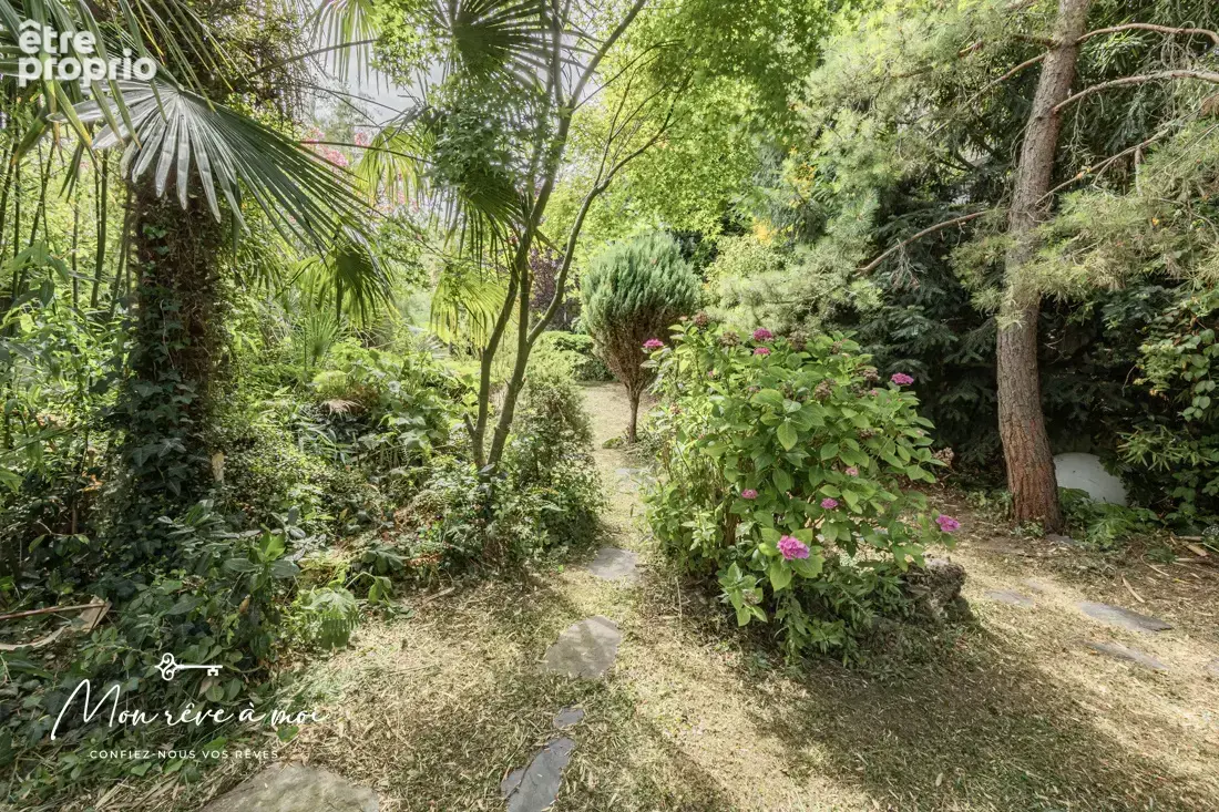 Maison de 168m2 lumineuse et au calme avec piscine, jardin et parkings - photo 18