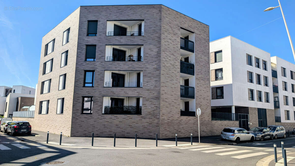 2 pièces - cuisine équipée - balcon - 2 places de parking en sous-sol - photo 10