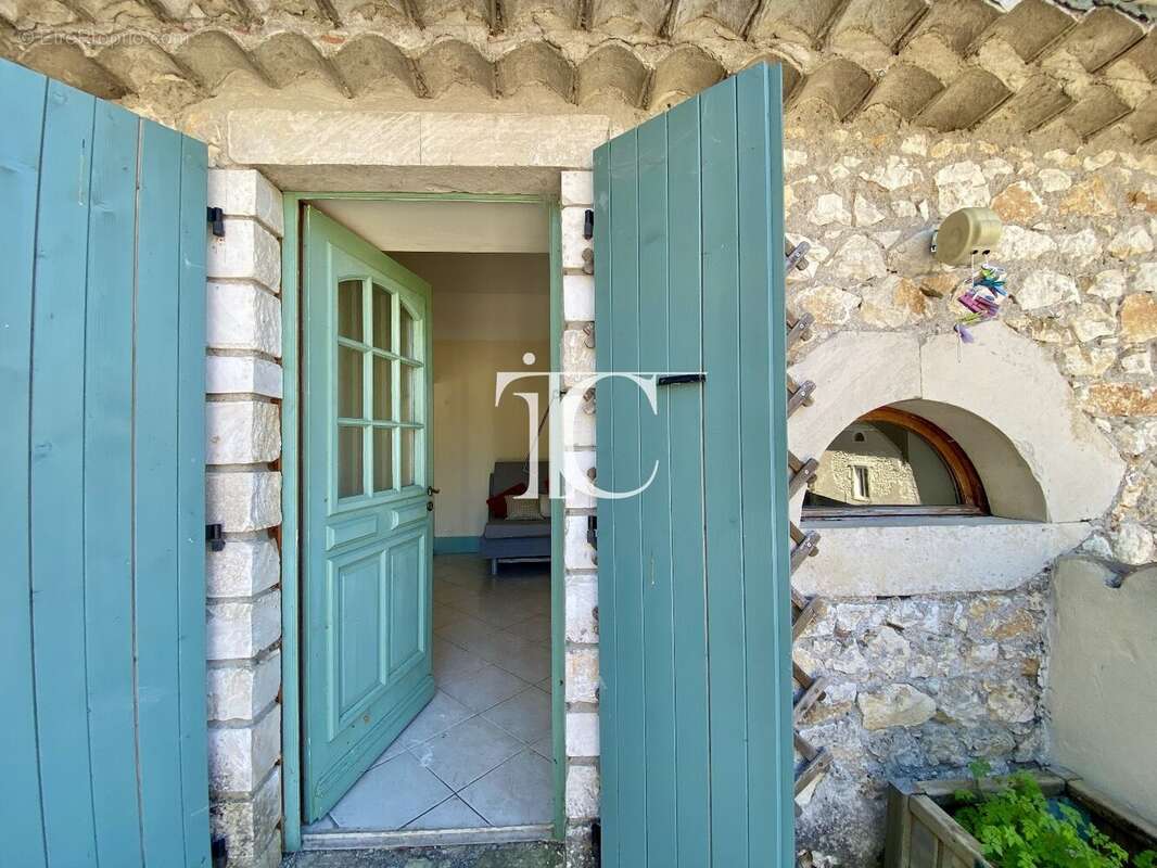 Barjac, 2 mas en pierre renoves sur 204m2, cour interieure, garage, sur 4700m2 + verger 2000m2 - photo 23