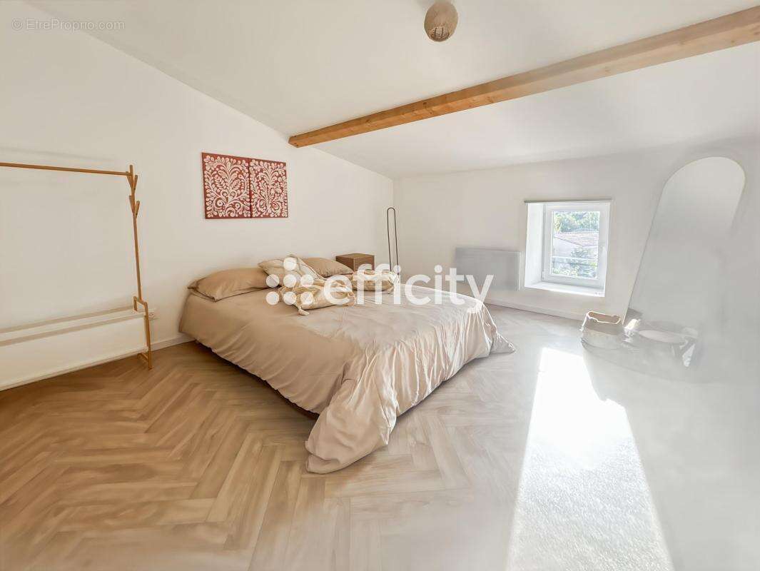 Appartement à SAINT-JEAN-D'ANGELY