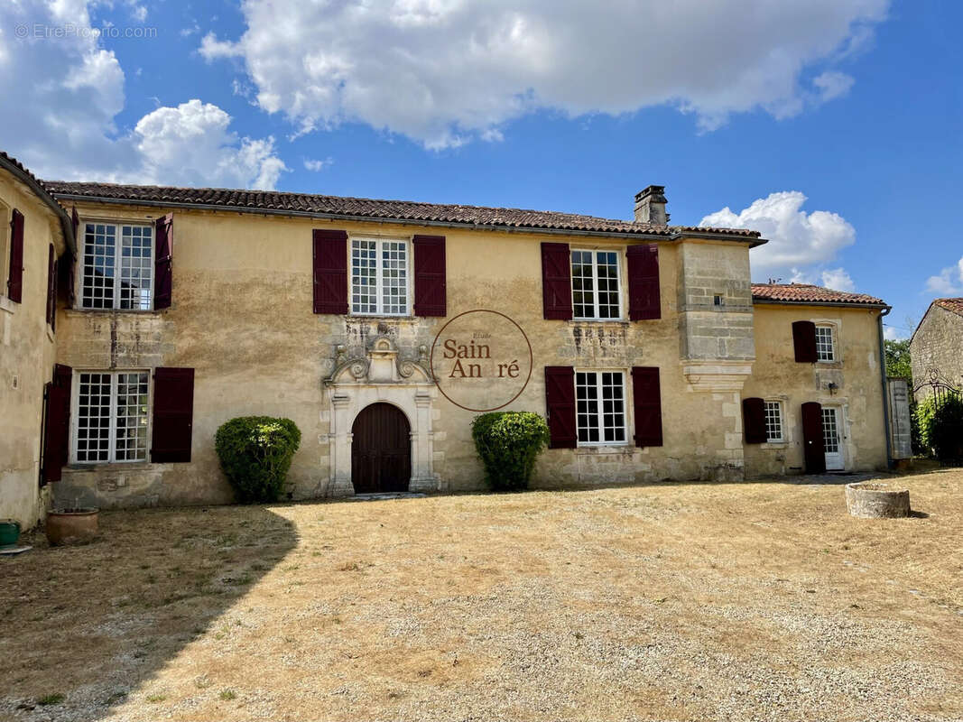 Maison 600 m² à Jarnac  - photo 2