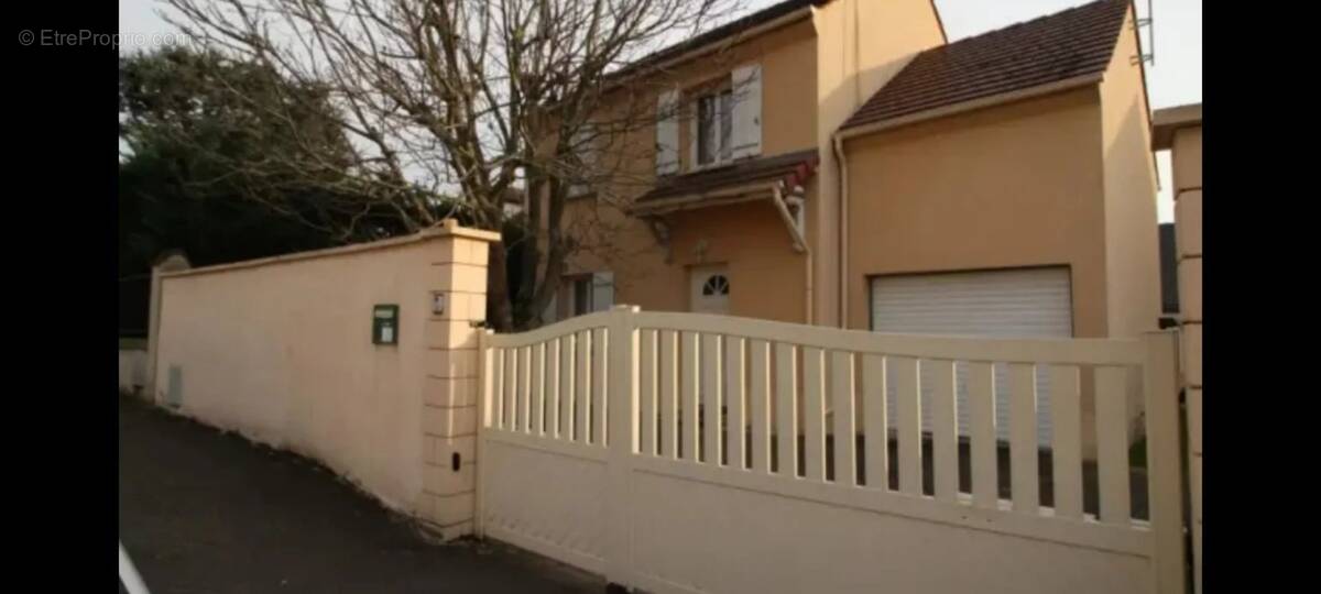 Maison à CHANTELOUP-LES-VIGNES
