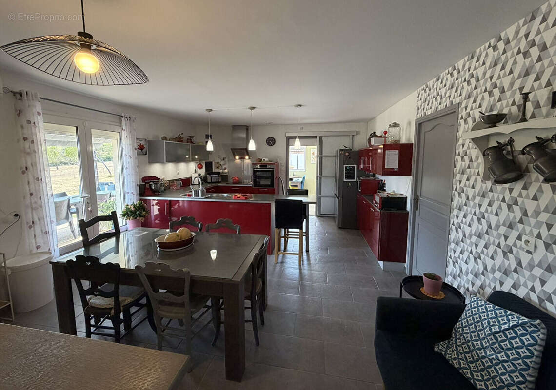 Maison de plain-pied avec piscine sur 3,65 hectares de terrain clos et arboré - photo 8