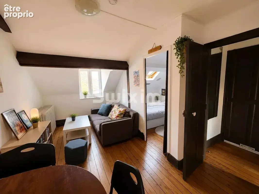T3 meublé au 4ᵉ étage dans un bel immeuble de style haussmannien, idéalement situé - photo 1