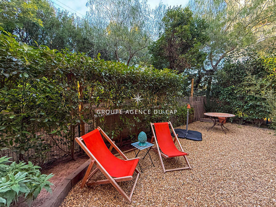 Appartement 2 pièces 44 m2 en rez de jardin proche mer et commerces SAINT AYGULF - photo 2