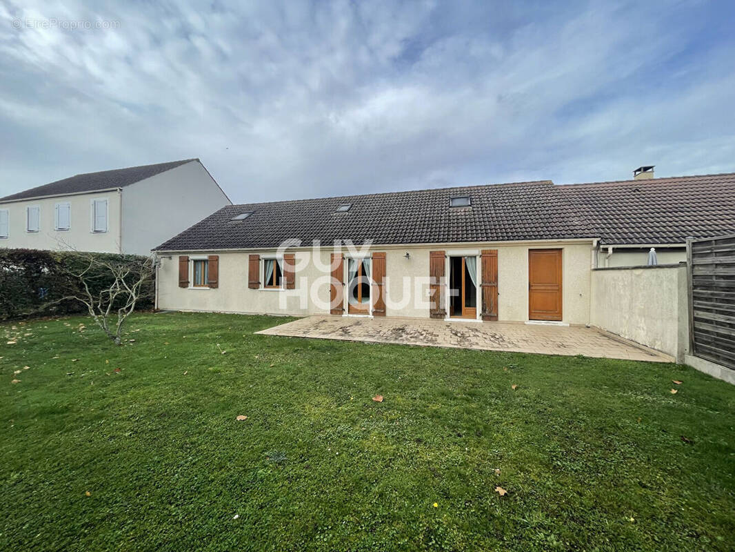 Maison à FONTENAY-TRESIGNY