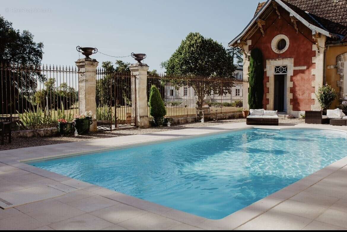 Maison à BRIVES-SUR-CHARENTE