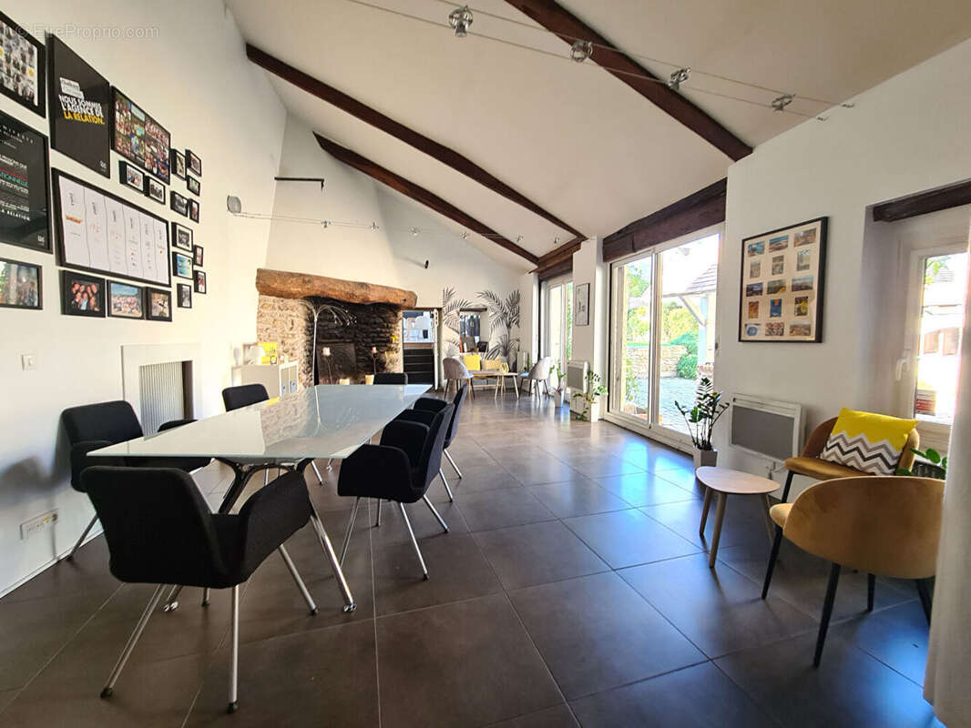 Maison à LA QUEUE-LES-YVELINES