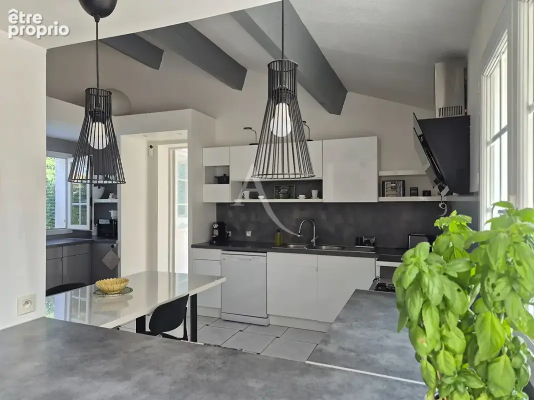 Villeveyrac : Élégante villa de plain-pied -210 m² de surface au sol - Charme méditerranéen avec piscine - photo 8