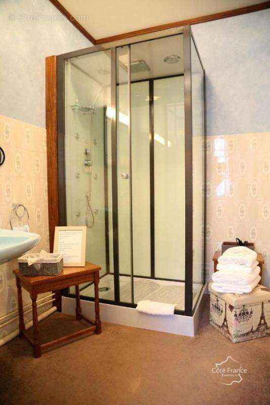 Commerce à MEZIERES-SUR-OISE