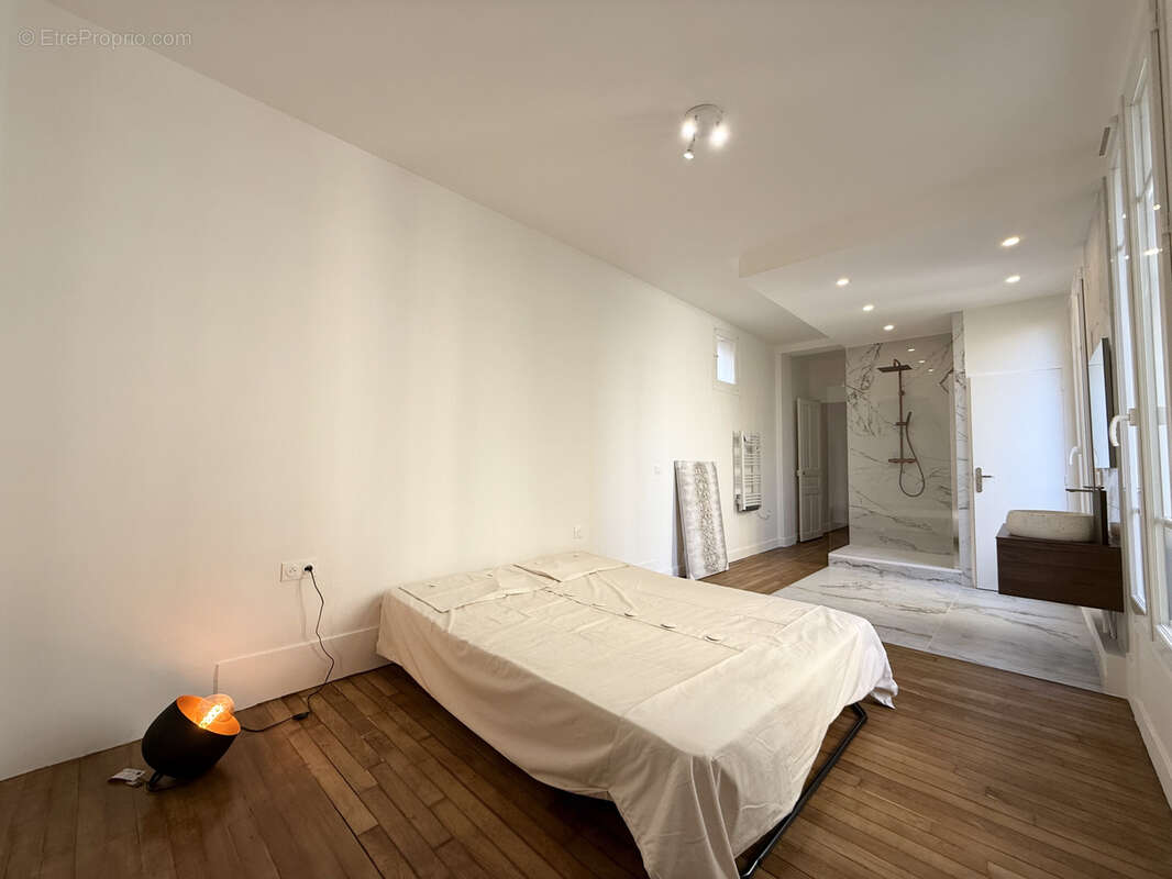 Appartement à COURBEVOIE