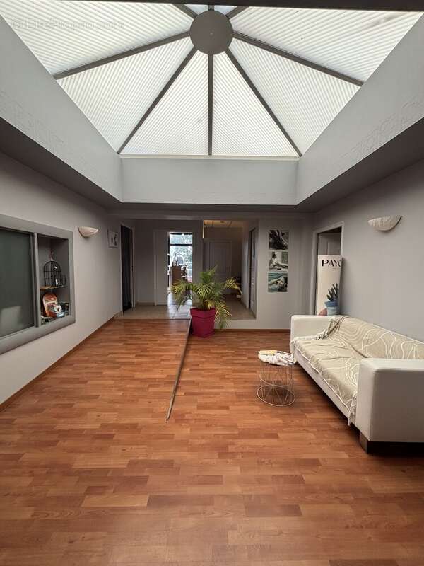 Commerce à LES HERBIERS