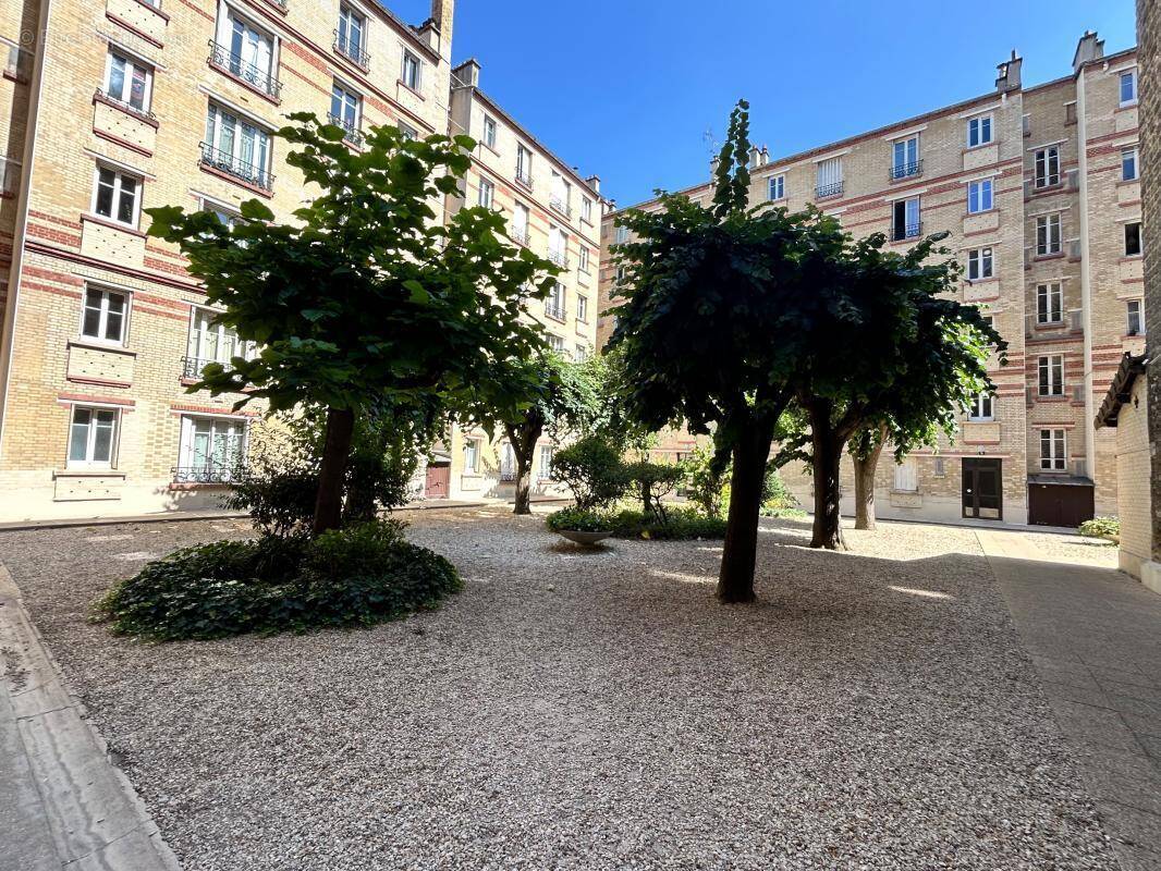 Appartement à COURBEVOIE