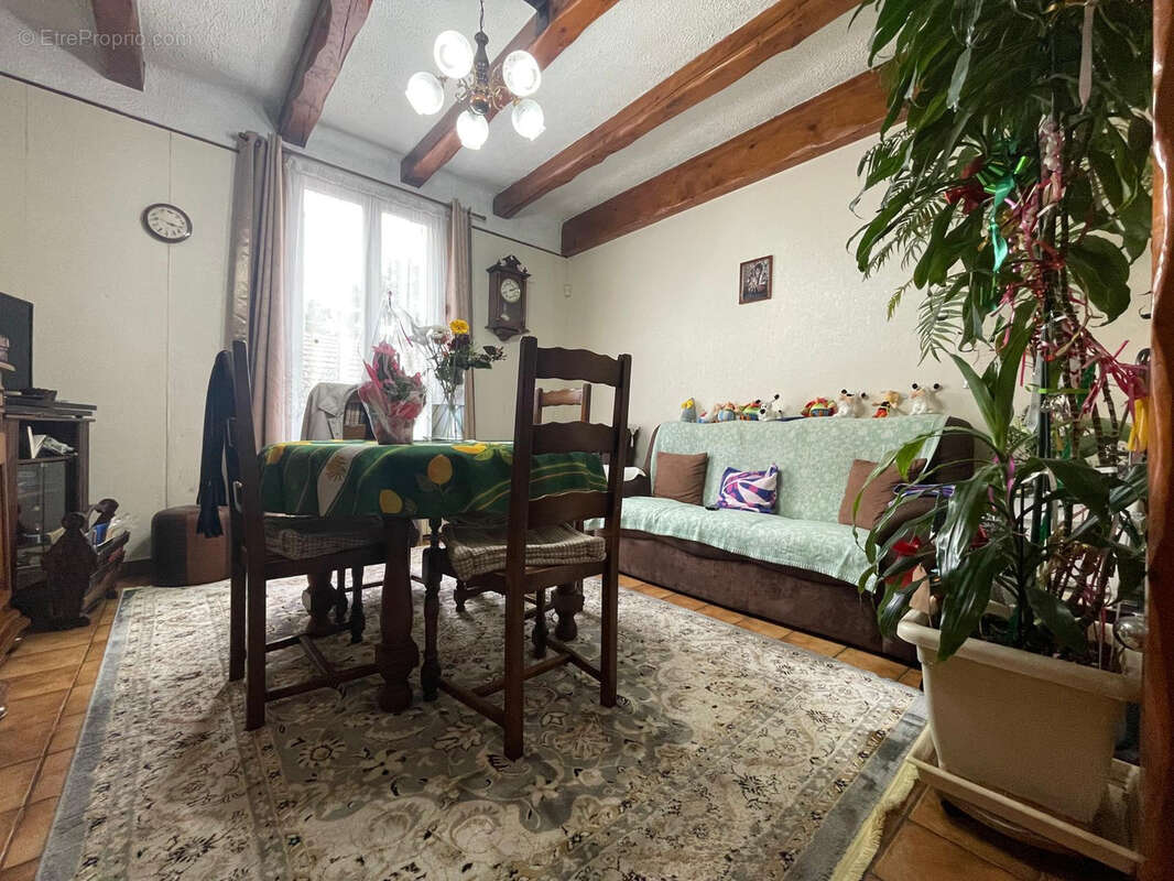 Appartement à LES PAVILLONS-SOUS-BOIS