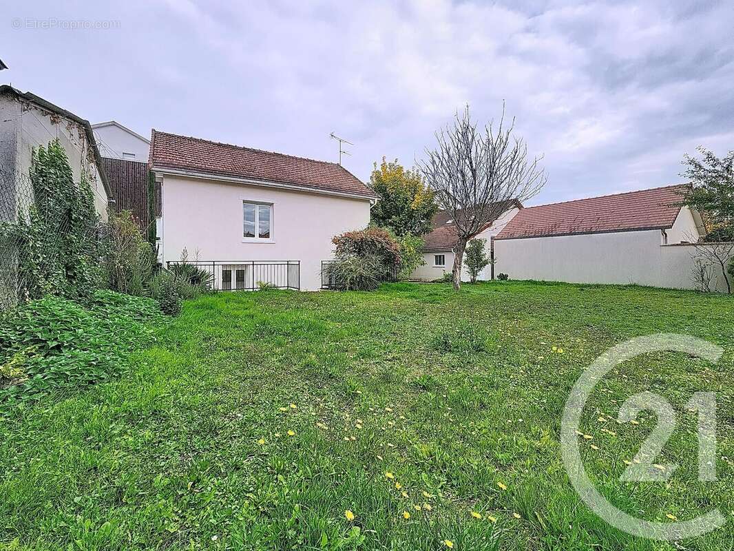 Maison à SAINTE-SAVINE