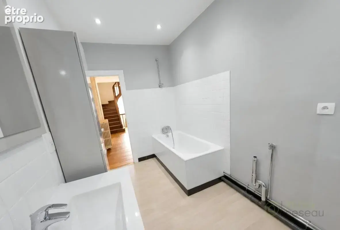Maison 6 pièces 136 m² à vendre à Saint-Gaultier (36800) - photo 2