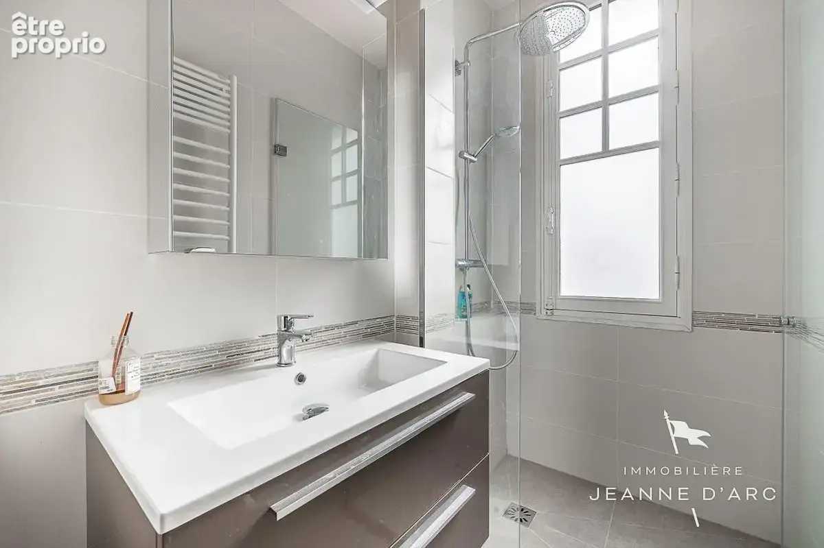 VERSAILLES - RIVE DROITE LES PRéS - Maison de ville 159 m²  - 8 pièces, 4 chambres - Dressing, Salle familiale dans Sous-sol Com - photo 14