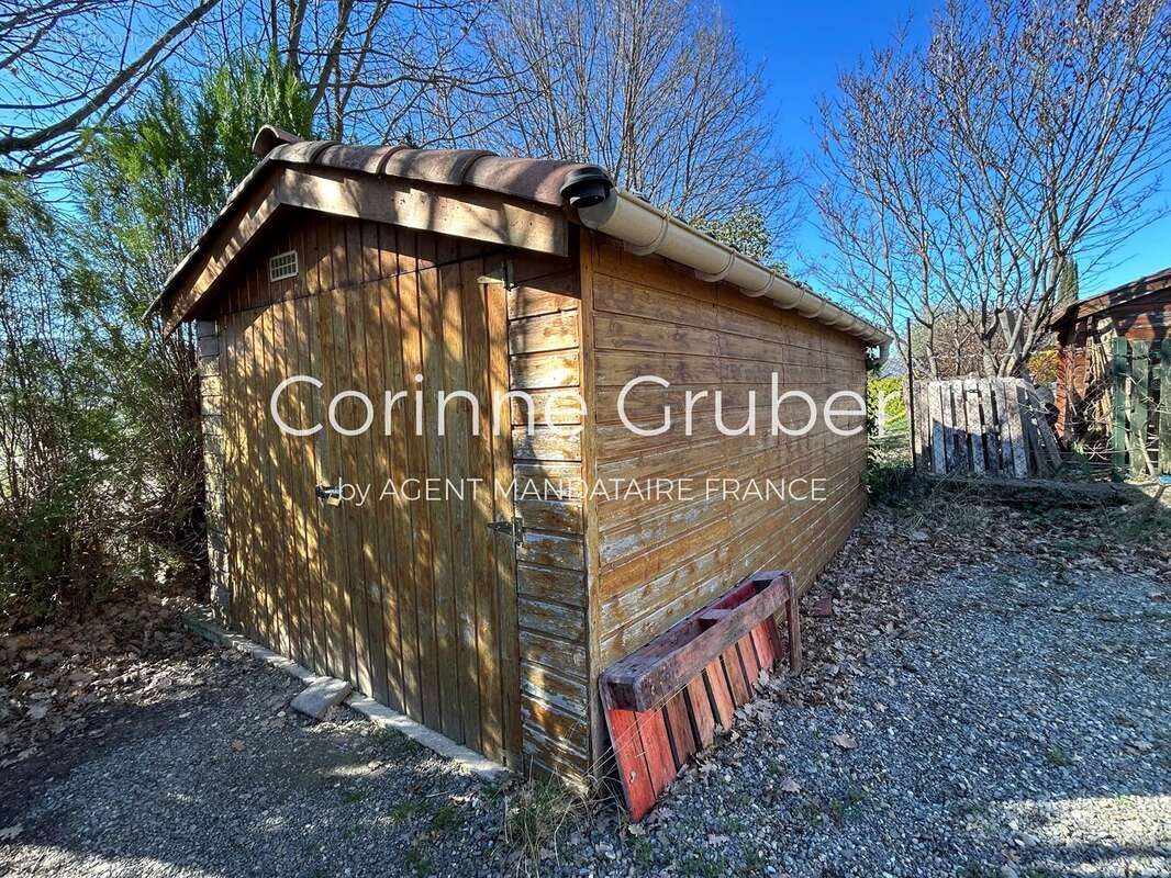 Appartement à MALLEMOISSON