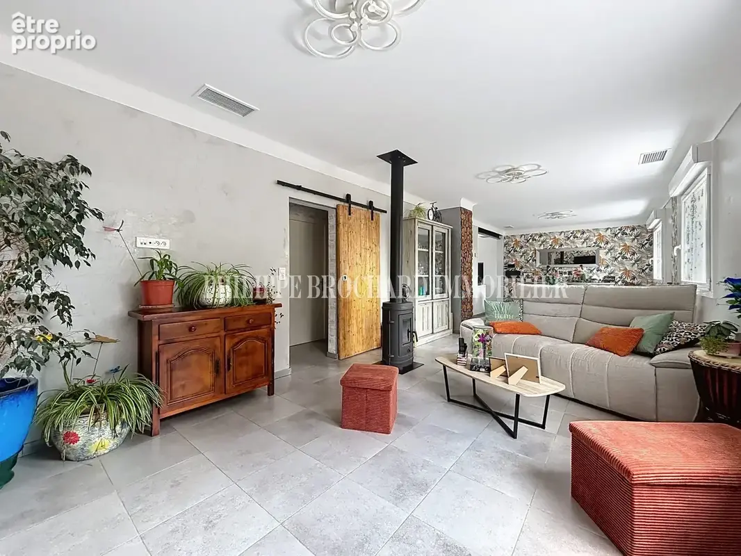 Maison 140 m² à Saint-Florent-Des-Bois  - photo 6