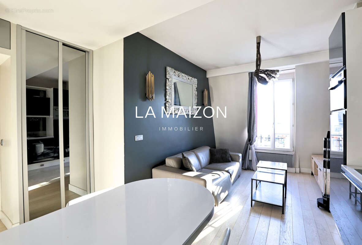 Appartement à PARIS-8E