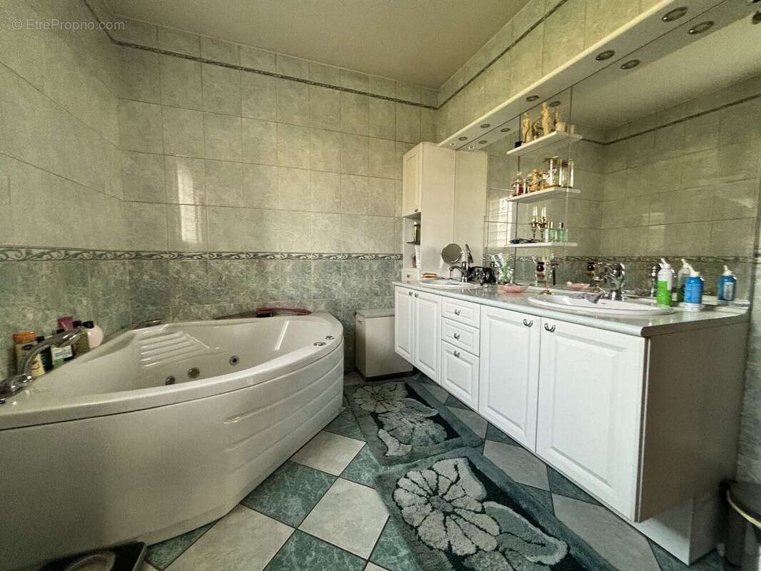 Maison 5 chambres, 210 m2 avec piscine - photo 15