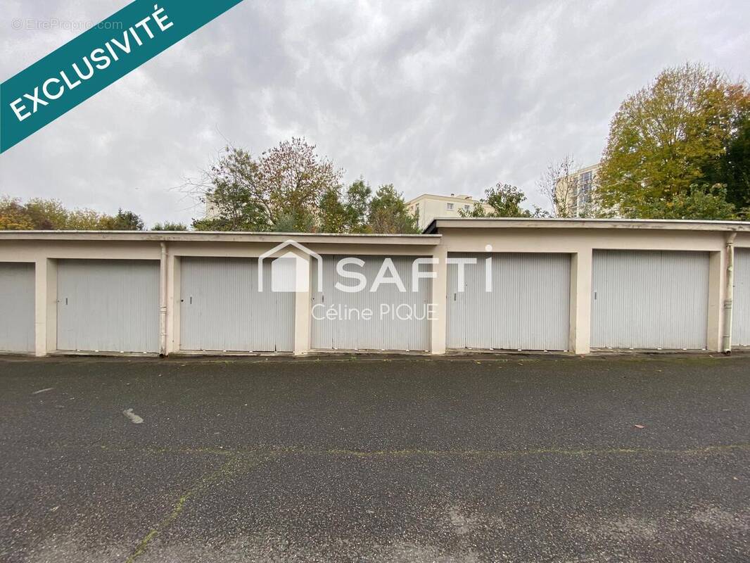 Photo 1 - Parking à CAEN