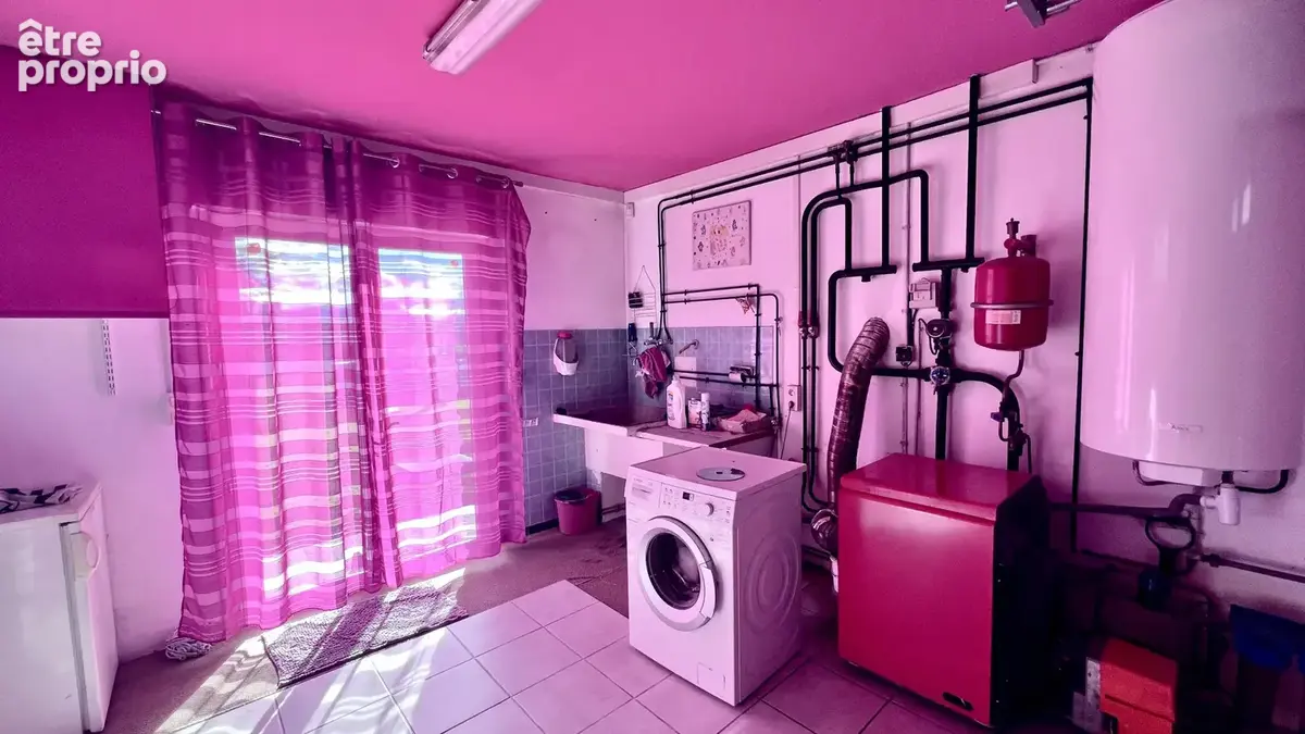 Maison familiale avec dépendance, cheminée, chambre en rez-de-chaussée, implantée sur un terrain de 2 500 m2 - photo 10