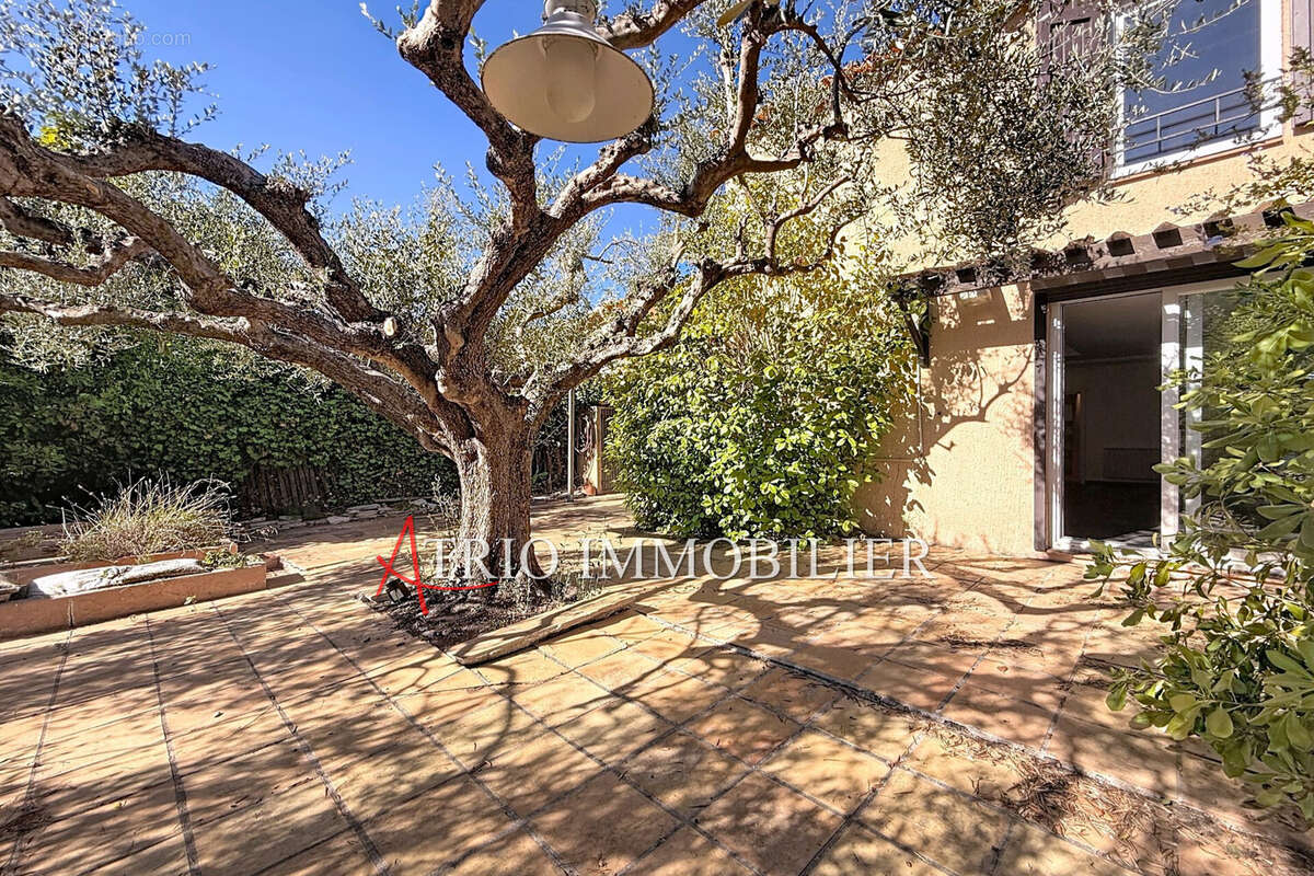 Maison à SAINT-LAURENT-DU-VAR