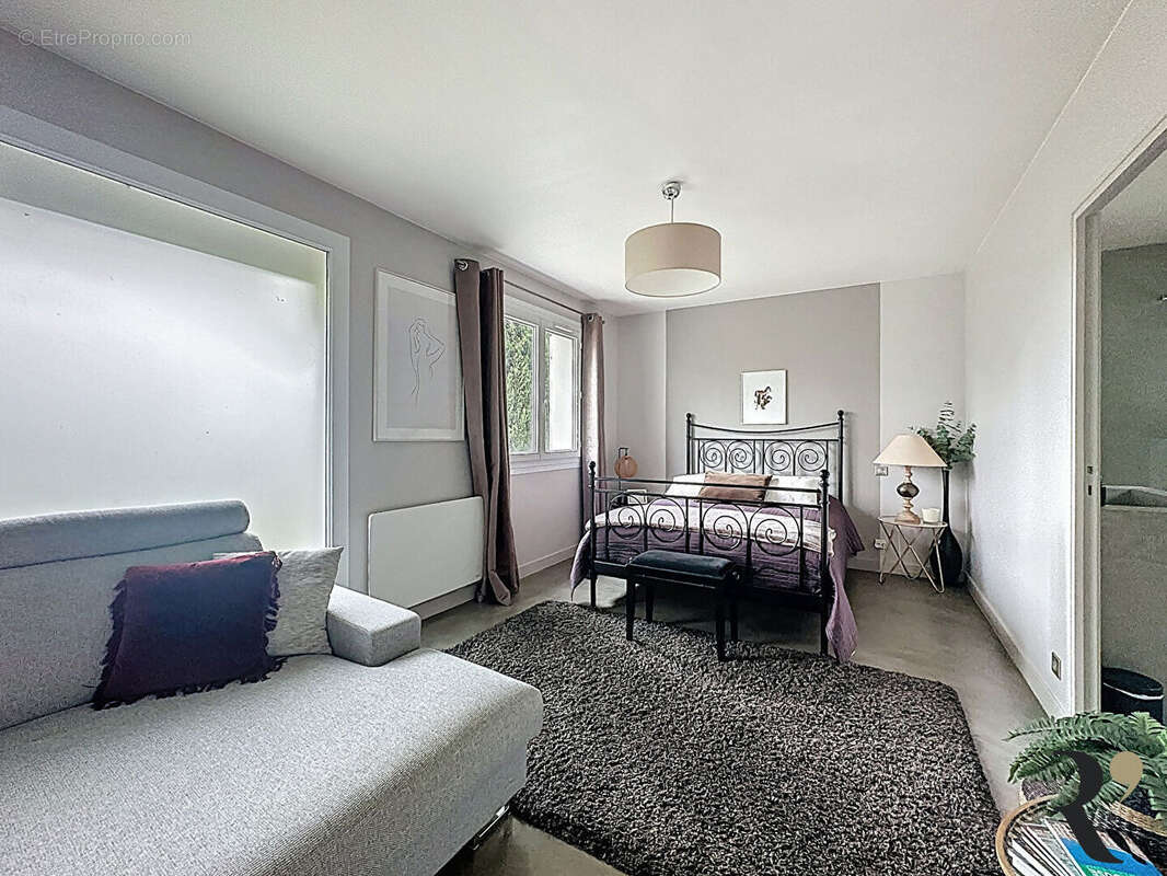 Maison T6 - 200 m² - Terrain 2800 m² - Mons - photo 8