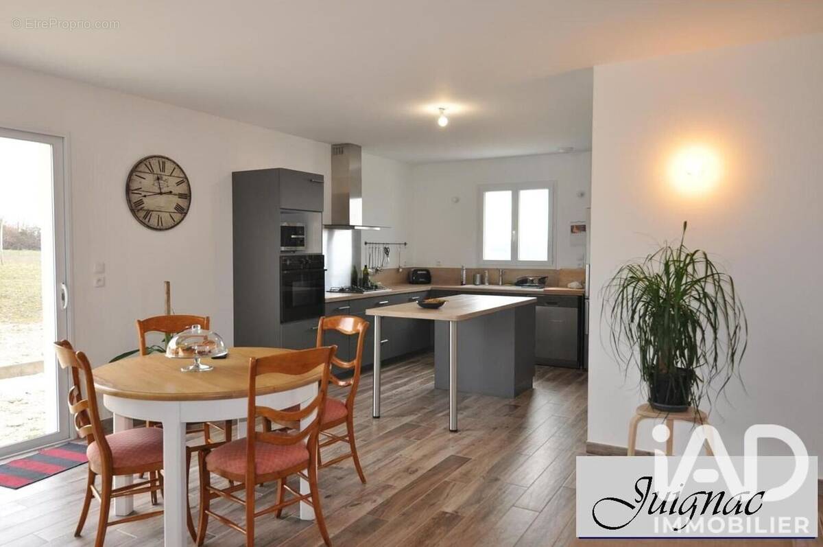 Maison 96 m² à Juignac  - photo 1